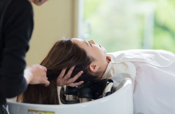 温かみのある雰囲気でのトリートメントが魅力 | 春日井密着の美容院・U hair sakashita